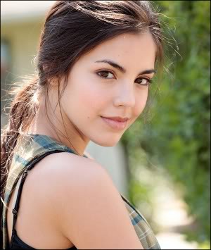 Samantha Boscarino ... Hanna Vincent